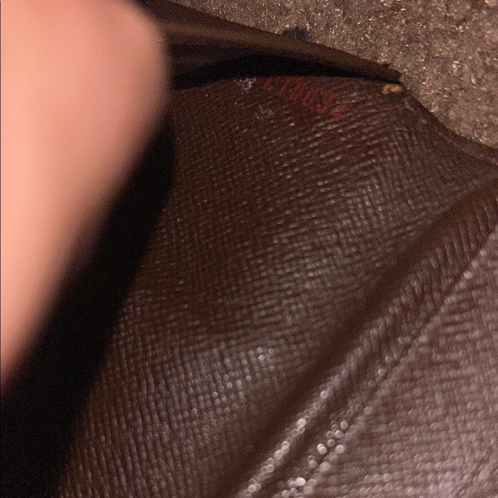Authentic Louis Vuitton Damier Bi-fold Long Wallet in Good Pre-loved Condition - Picture 4 of 10